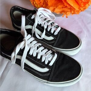 Unisex Vans Classic Black Sneakers, 6.5 men’s, 8 women’s